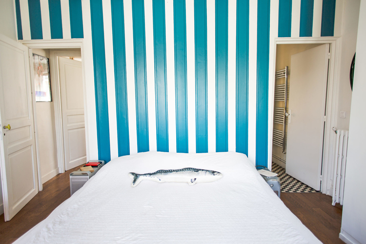 Lit sardine petits intérieurs inspiration déco chambre parquet bois mosaïque