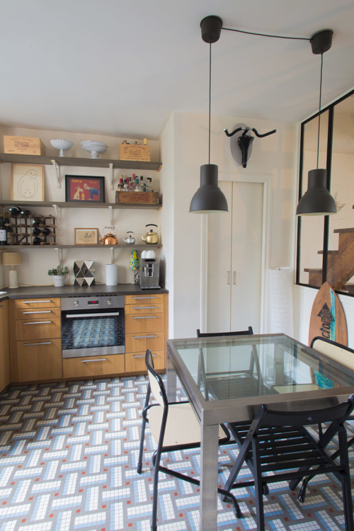 cuisine petits intérieurs inspiration déco carrelage mosaïque luminaire suspension