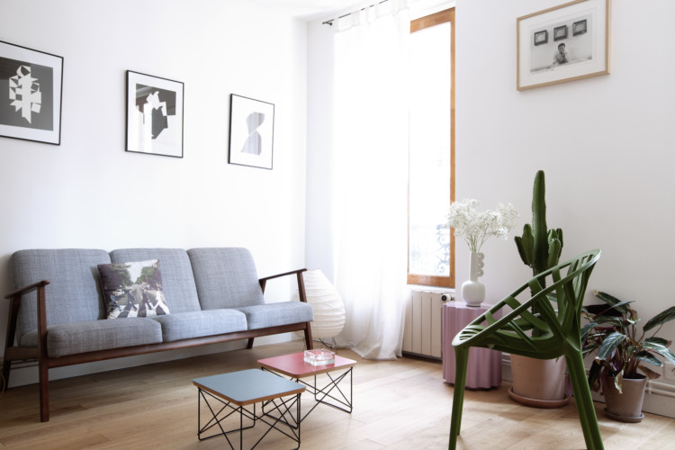 Le canapé et la fenêtre